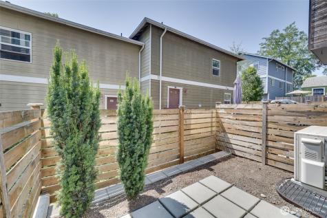 911 N 104th Street Seattle WA 98133