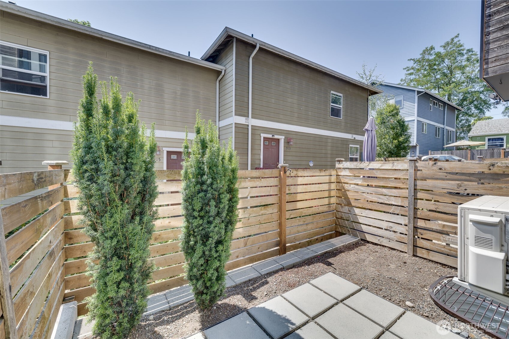 911 N 104th Street Seattle WA 98133