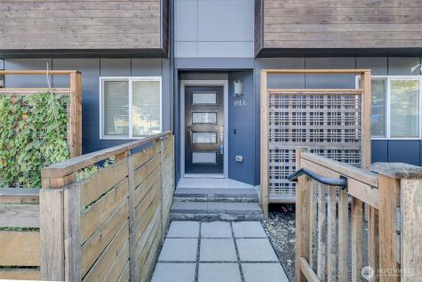 911 N 104th Street Seattle WA 98133
