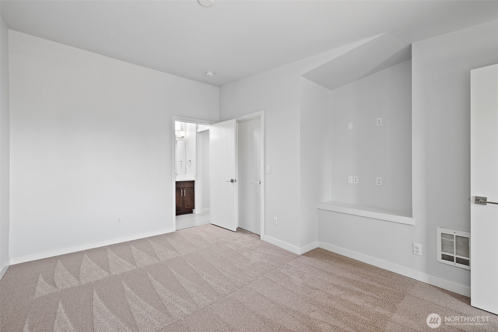 911 N 104th Street Seattle WA 98133