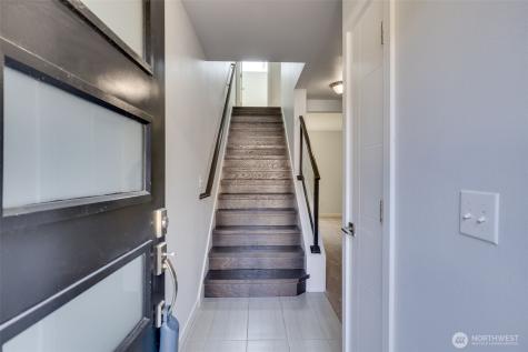 911 N 104th Street Seattle WA 98133