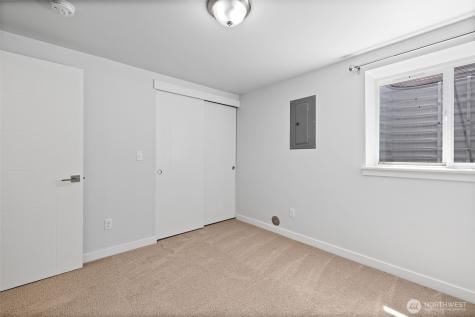 911 N 104th Street Seattle WA 98133