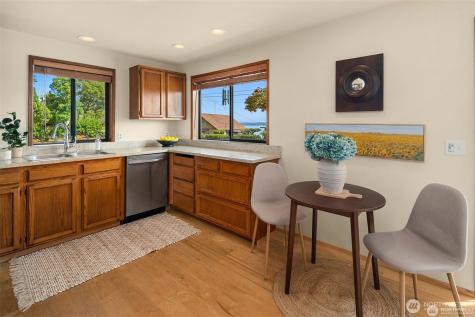 27523 SW Sandy Shores Drive Vashon WA 98070