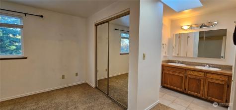 1585 Nw 2nd Avenue Oak Harbor WA 98277