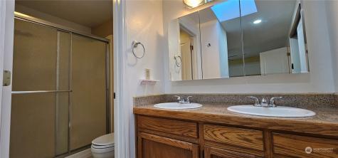 1585 Nw 2nd Avenue Oak Harbor WA 98277