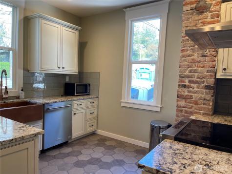 1522 Taylor Avenue N Seattle WA 98109