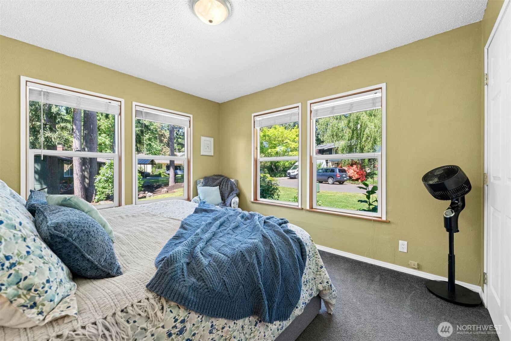 711 Eagle Cliff Rd NE Bainbridge Island WA 98110