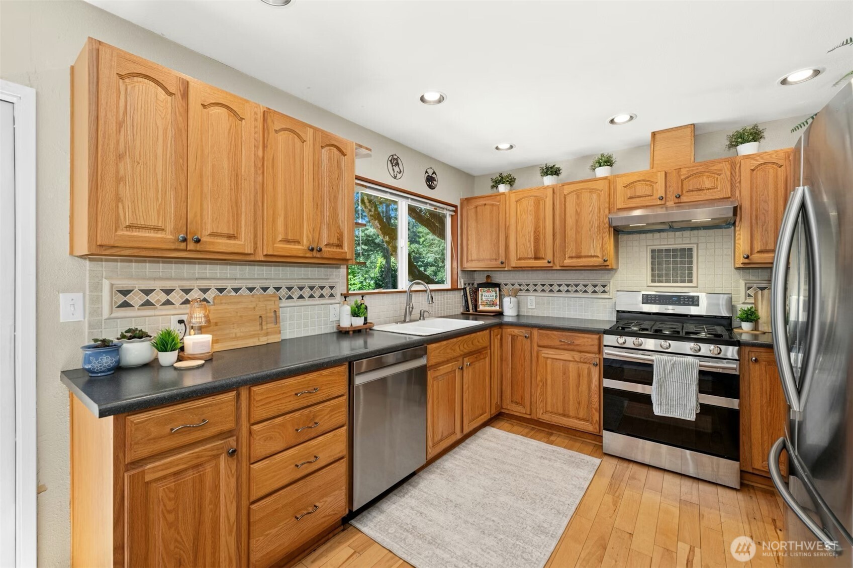 711 Eagle Cliff Rd NE Bainbridge Island WA 98110