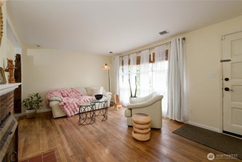 17201 8th Avenue NE Shoreline WA 98155