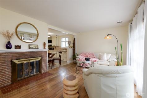 17201 8th Avenue NE Shoreline WA 98155