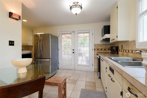 17201 8th Avenue NE Shoreline WA 98155