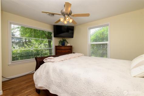 17201 8th Avenue NE Shoreline WA 98155
