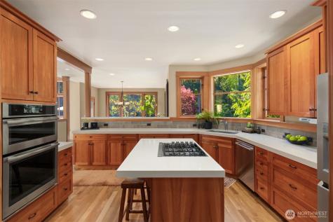 13223 NE Cambridge Crest Way Bainbridge Island WA 98110