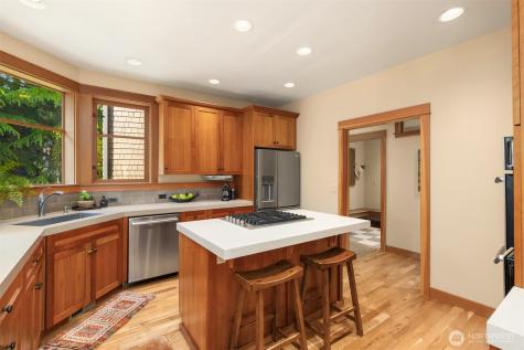 13223 NE Cambridge Crest Way Bainbridge Island WA 98110