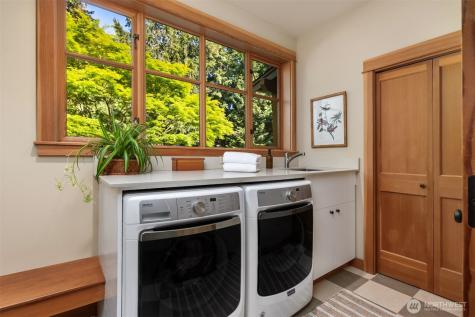 13223 NE Cambridge Crest Way Bainbridge Island WA 98110