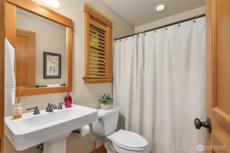 13223 NE Cambridge Crest Way Bainbridge Island WA 98110
