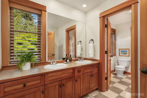 13223 NE Cambridge Crest Way Bainbridge Island WA 98110