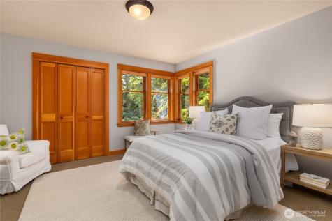 13223 NE Cambridge Crest Way Bainbridge Island WA 98110