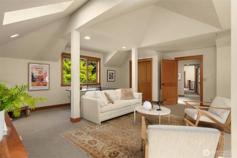 13223 NE Cambridge Crest Way Bainbridge Island WA 98110