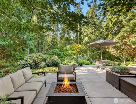 13223 NE Cambridge Crest Way Bainbridge Island WA 98110