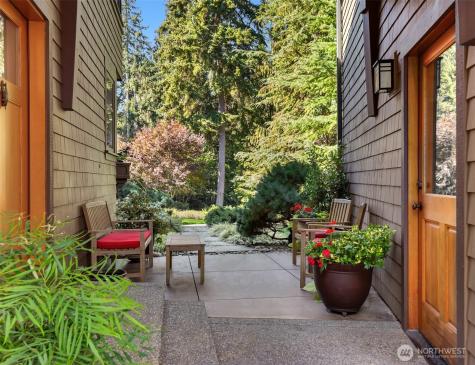 13223 NE Cambridge Crest Way Bainbridge Island WA 98110