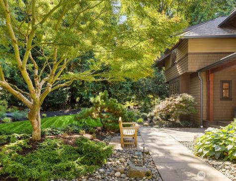 13223 NE Cambridge Crest Way Bainbridge Island WA 98110