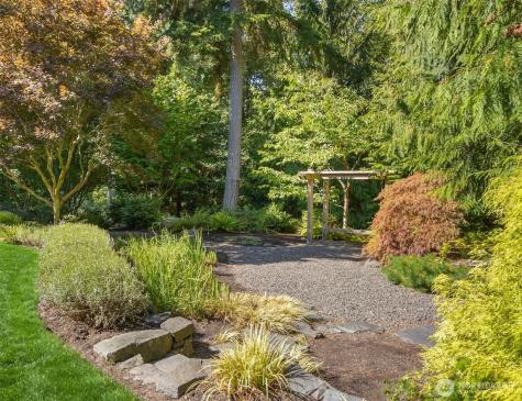 13223 NE Cambridge Crest Way Bainbridge Island WA 98110