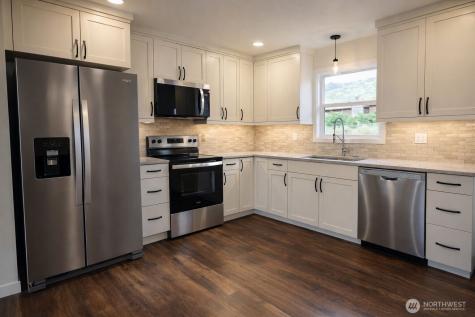 919 E Johnson Avenue Chelan WA 98816