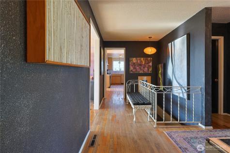 1310 N Heatherwood W Tacoma WA 98406