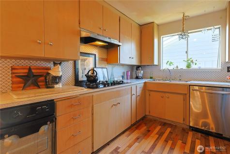 1310 N Heatherwood W Tacoma WA 98406