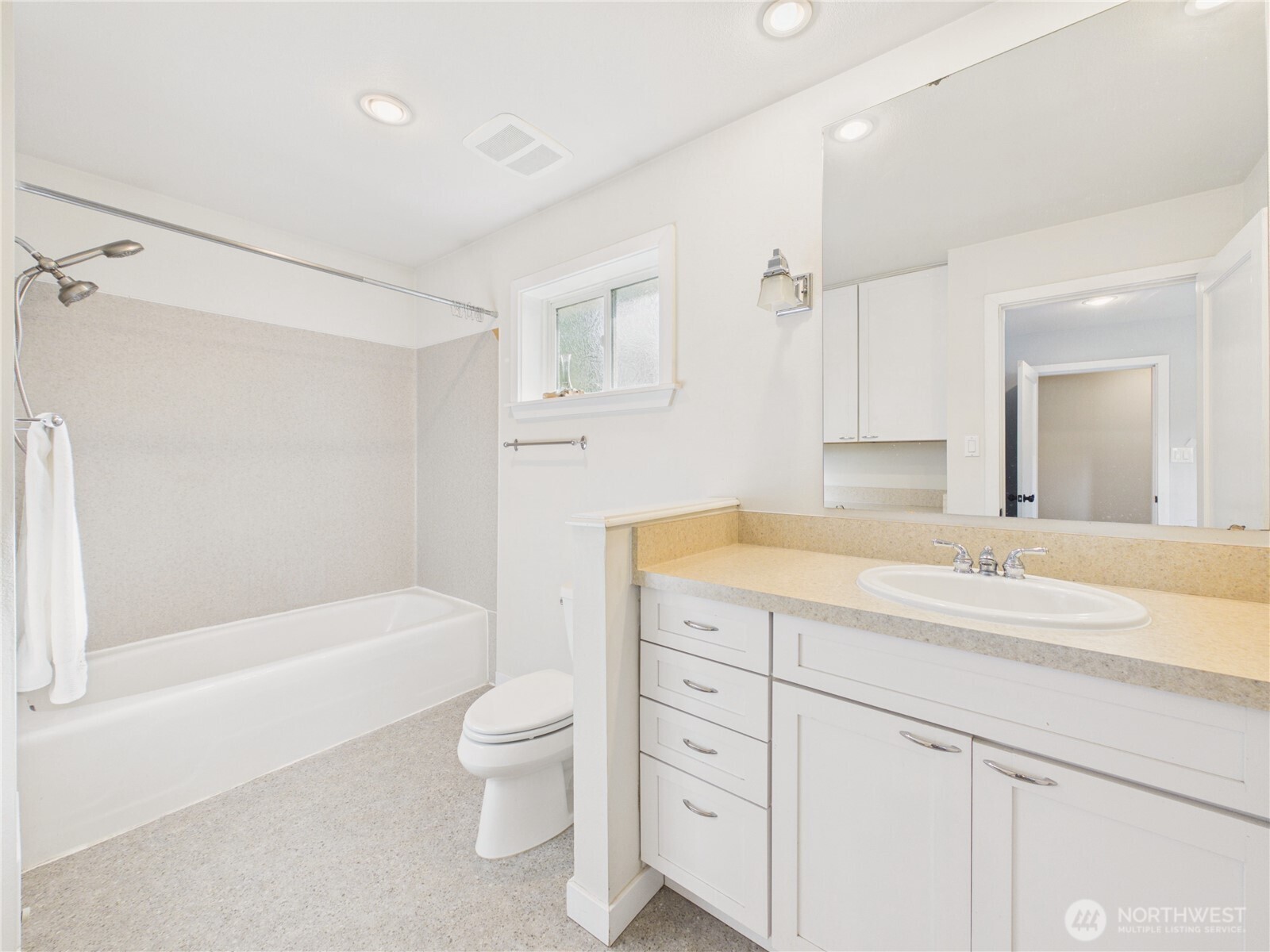 6351 Lake Avenue SW Lakewood WA 98499