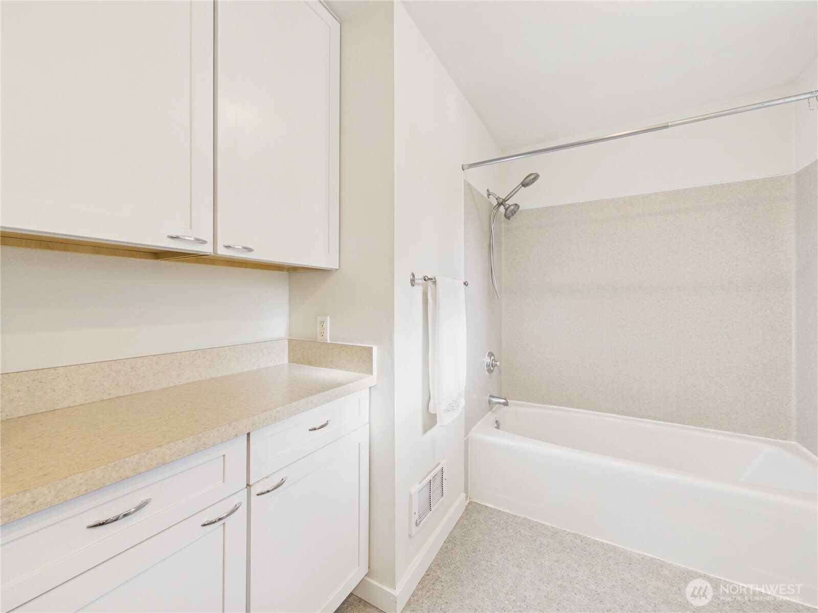6351 Lake Avenue SW Lakewood WA 98499
