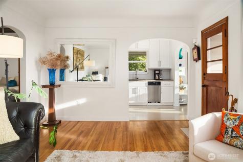 9326 California Avenue SW Seattle WA 98136