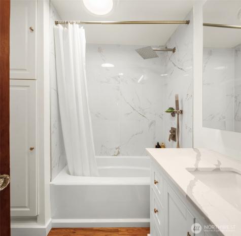 9326 California Avenue SW Seattle WA 98136