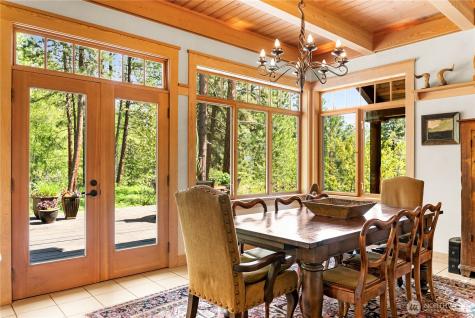 23 Green Road Winthrop WA 98862