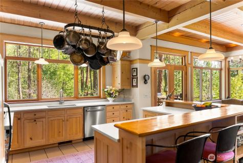 23 Green Road Winthrop WA 98862