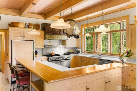 23 Green Road Winthrop WA 98862