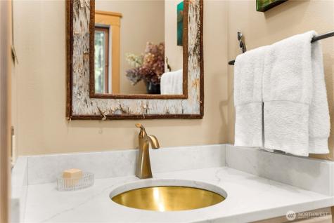 23 Green Road Winthrop WA 98862