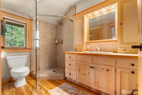 23 Green Road Winthrop WA 98862