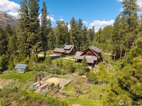 23 Green Road Winthrop WA 98862