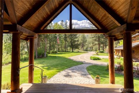 23 Green Road Winthrop WA 98862