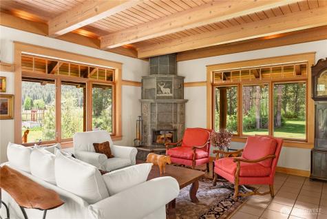 23 Green Road Winthrop WA 98862