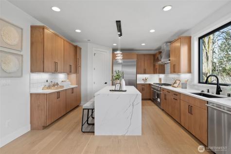 16068 SE 44th Court Bellevue WA 98006