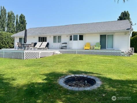 428 E Eastlake Road E Oroville WA 98844