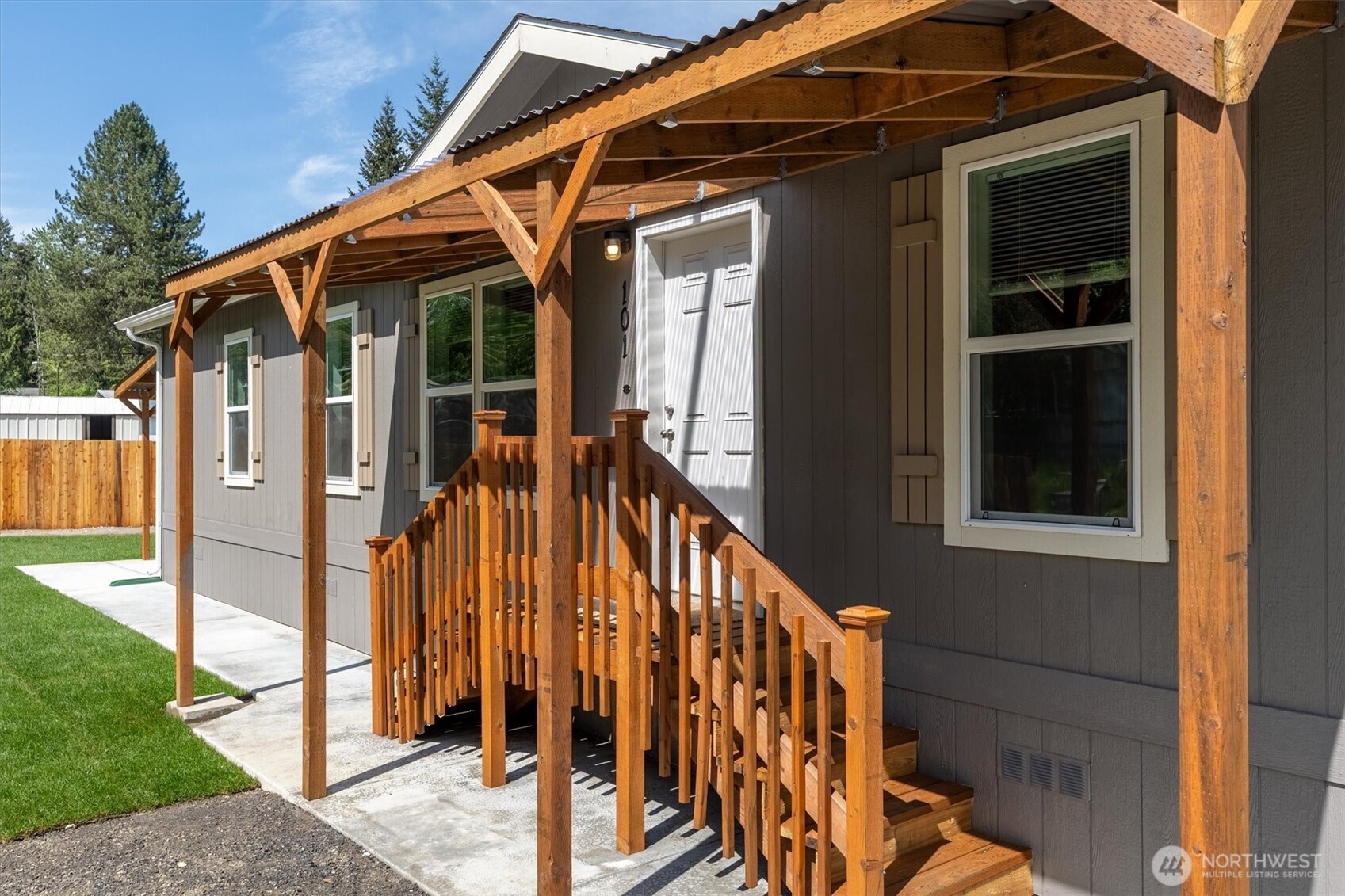 101 Sir Lancelot Drive Castle Rock WA 98611