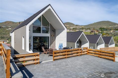 1414 Cottage Lane Chelan WA 98816
