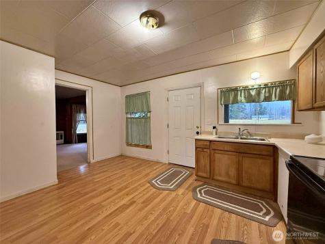137 Glenoma Road Glenoma WA 98336