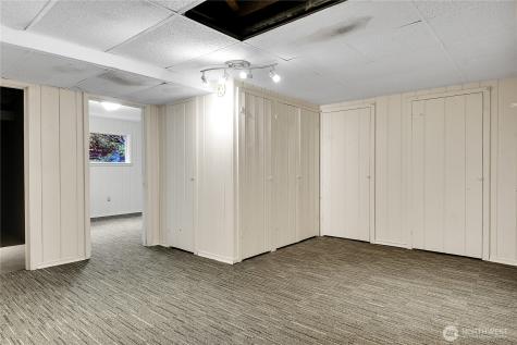 921 Sunset Way Bellevue WA 98004