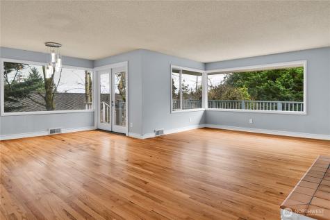921 Sunset Way Bellevue WA 98004