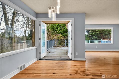 921 Sunset Way Bellevue WA 98004